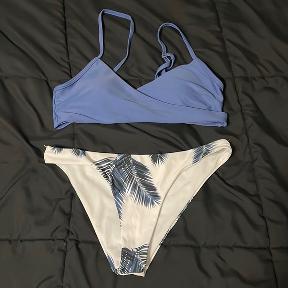 Women’s Bikini, Size Medium, Great Condition! Small Stain (See Pics) - Picture 1 of 4